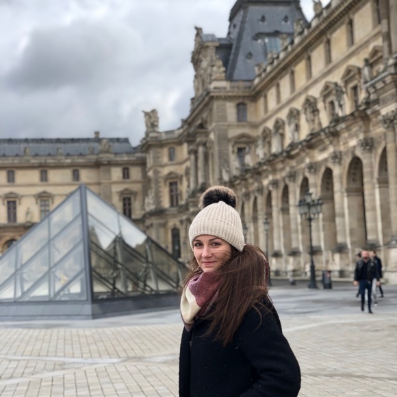 Meet the Posher, Brenna! - Picture 3 of 5